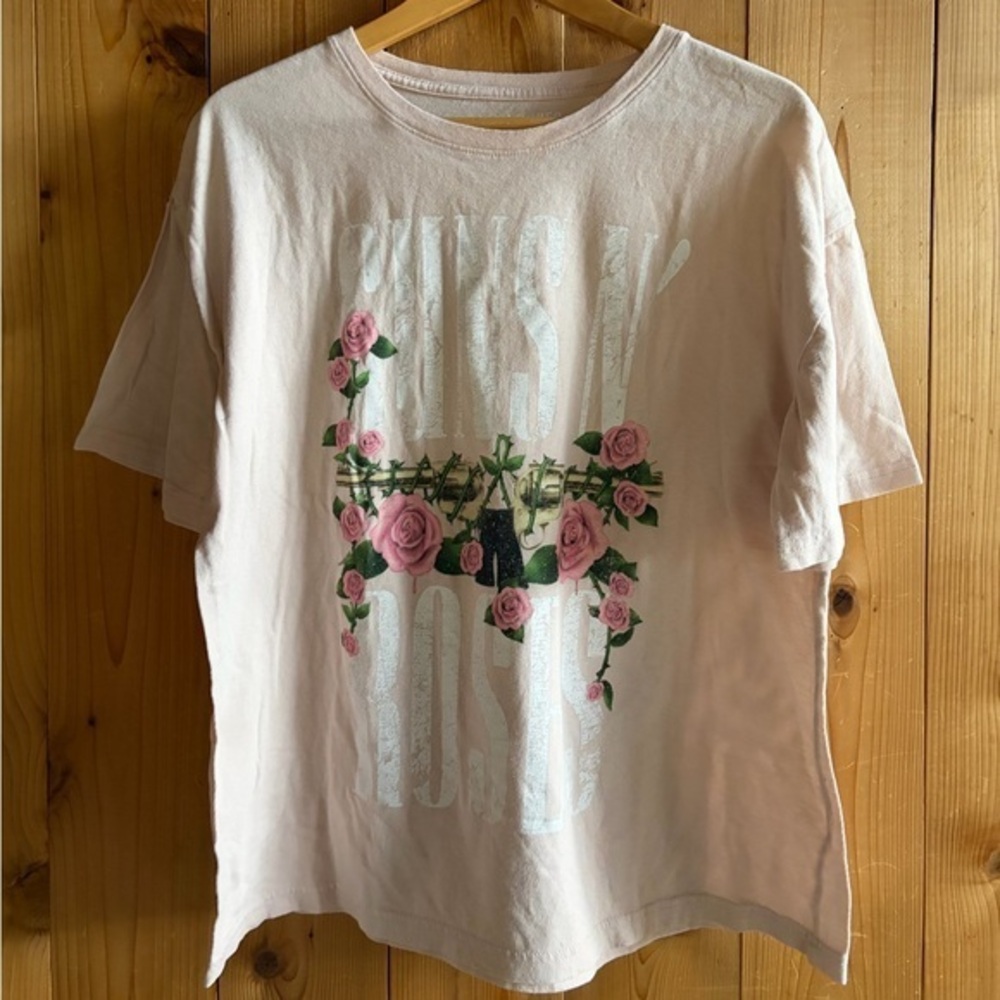 Guns N' Roses Light Pink Tshirt With Graphics Size Large